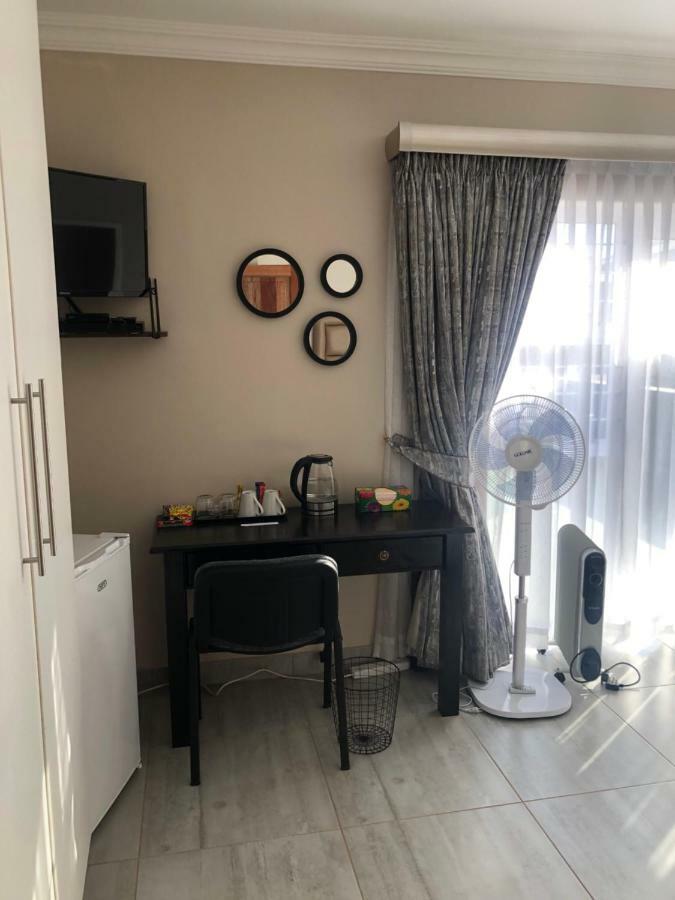 ヨハネスブルグ 6 On Acacia Bed & Breakfast エクステリア 写真