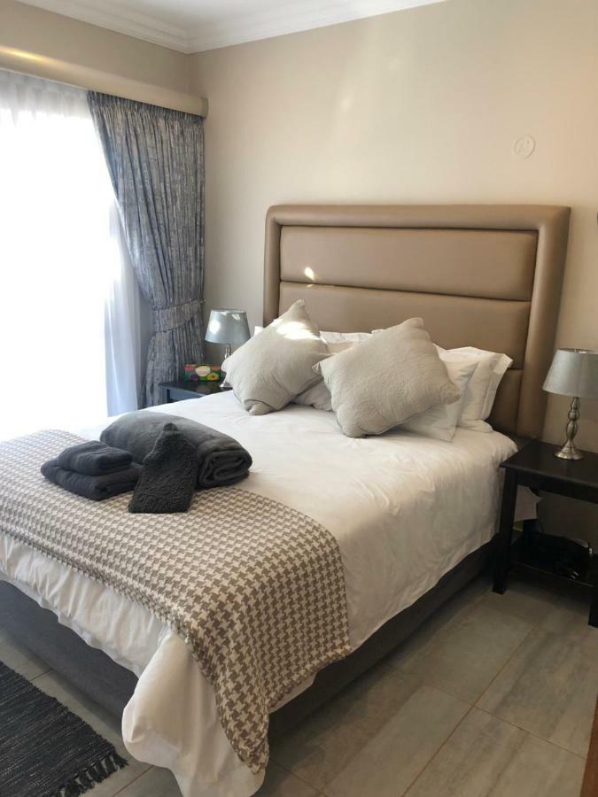ヨハネスブルグ 6 On Acacia Bed & Breakfast エクステリア 写真