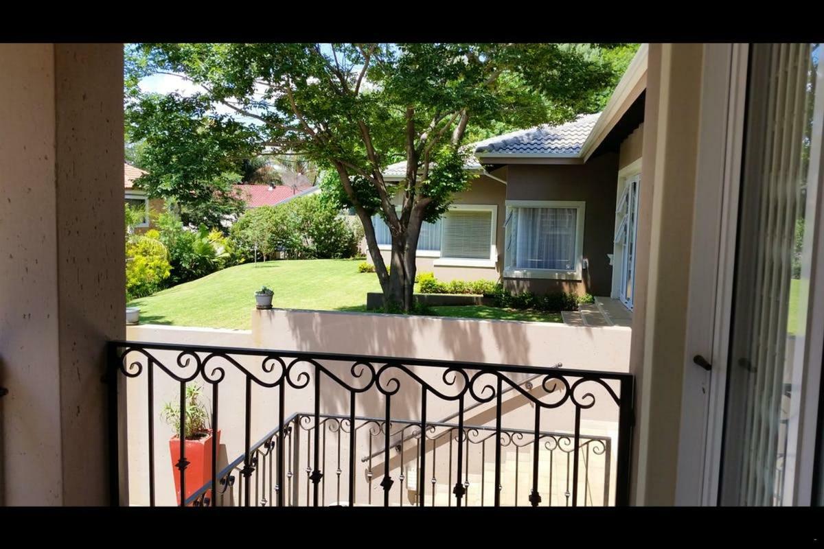 ヨハネスブルグ 6 On Acacia Bed & Breakfast エクステリア 写真